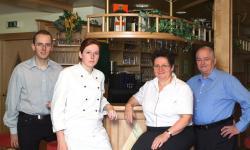 Das Team im Restaurant Hotel zum grünen Baum in Niederösterreich