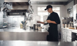 Patrick in der Küche vom Restaurant Wallner